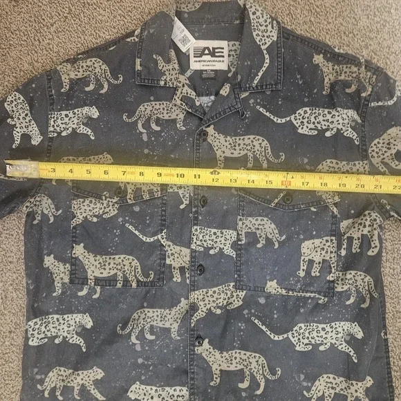 American Eagle Shirt Mens XS Blue Leopard Cheetah Button Front Short Sleeve - Picture 3 of 7